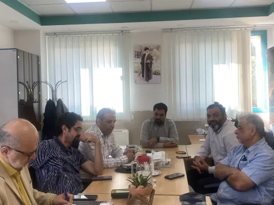Image of the meeting to review the progress of the student exam project